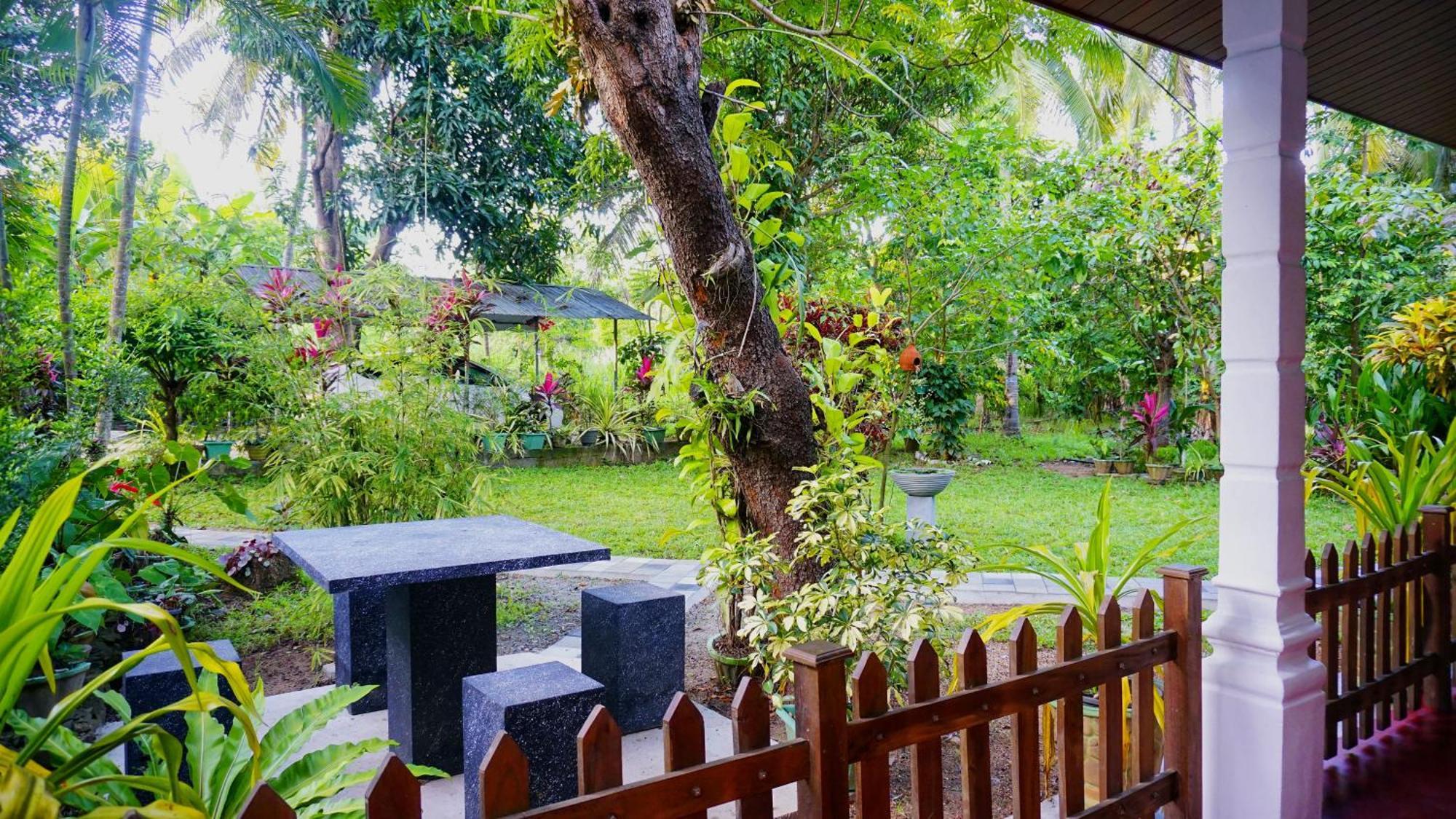 Lake Island Home Stay 담불라 외부 사진