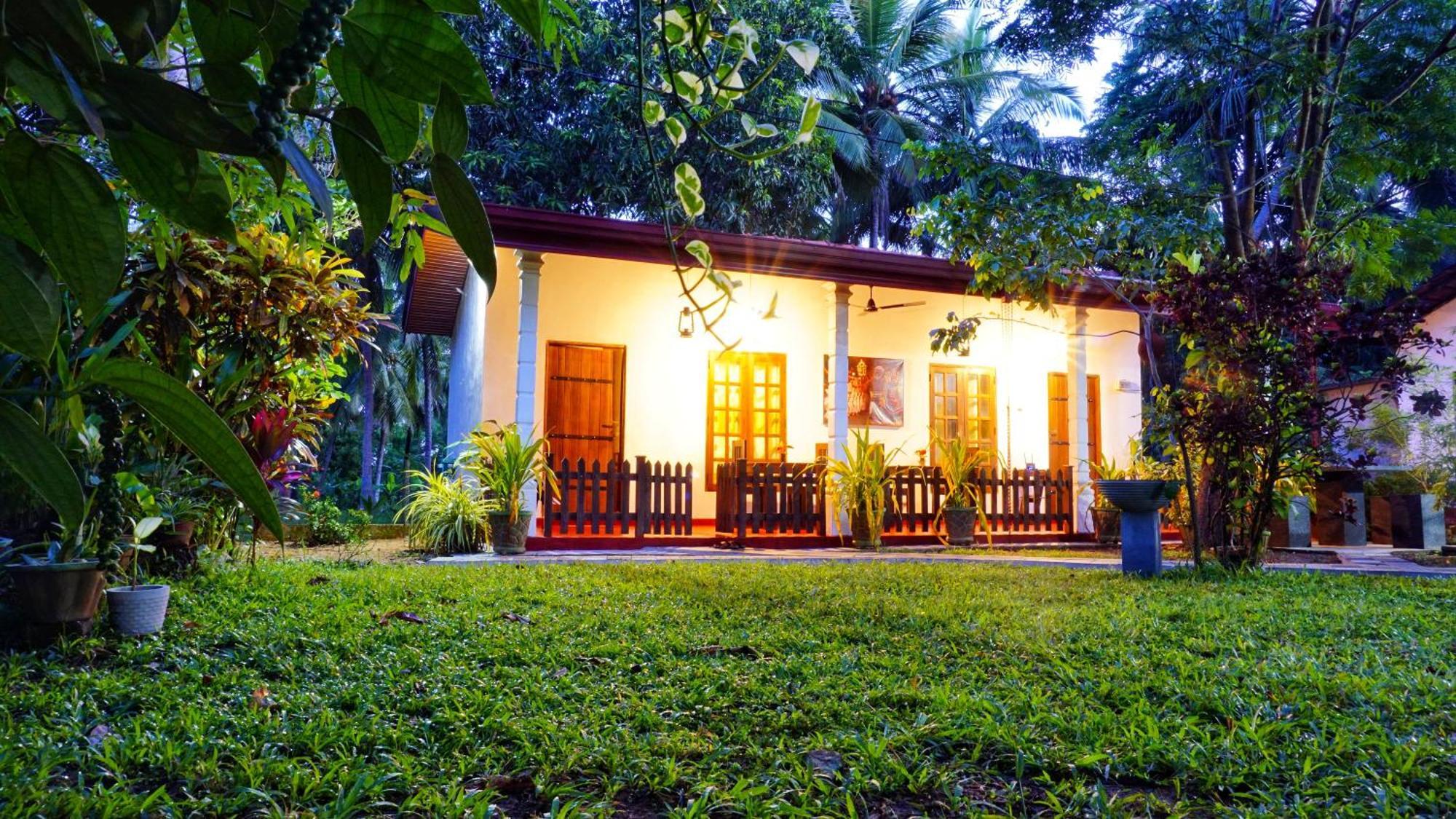 Lake Island Home Stay 담불라 외부 사진
