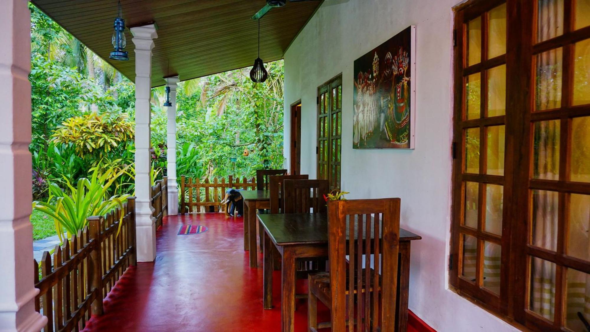 Lake Island Home Stay 담불라 외부 사진