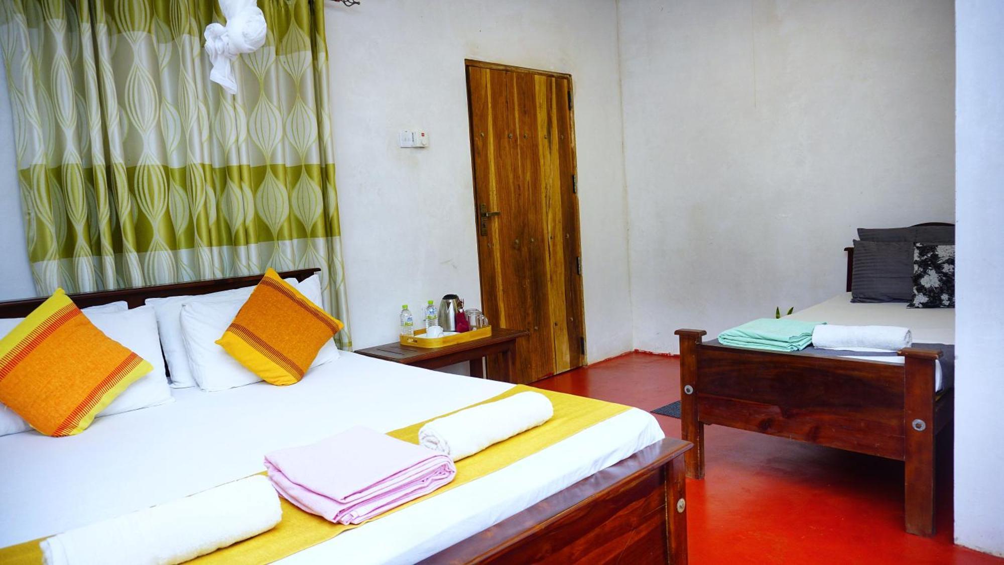 Lake Island Home Stay 담불라 외부 사진